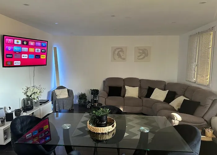 Location De Chambre Privee Dans Residence Securisee Privee,Parking Gratuit , 1 Minute Du Tramway, A 9 Minute Du Centre Ville, Accessible A Plusieurs Transports