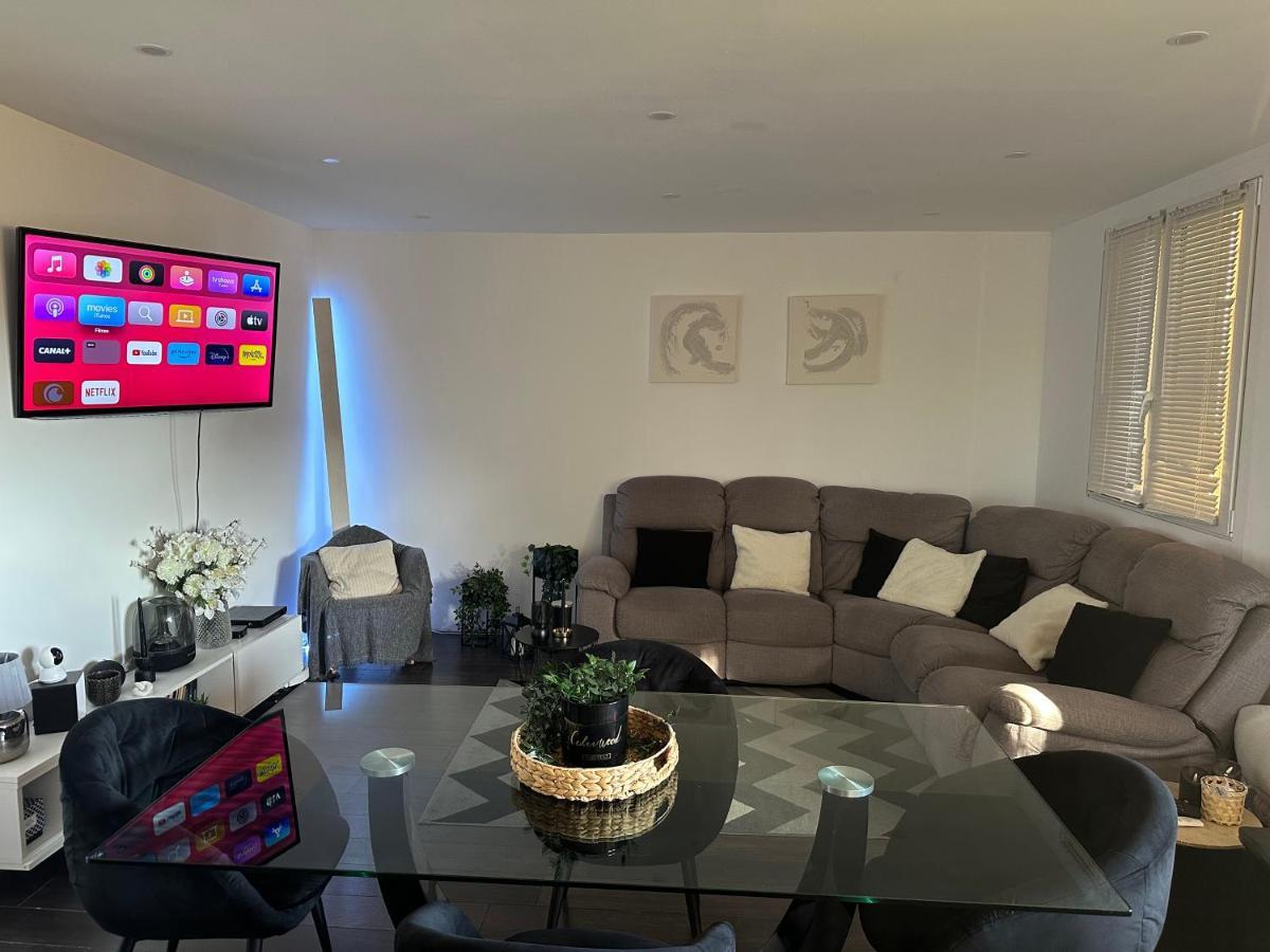 Location De Privee Dans Securisee Privee,parking Gratuit , 1 Minute Du Tramway, A 9 Minute Du Centre Ville, Accessible A Plusieurs Transports Privatunterkunft