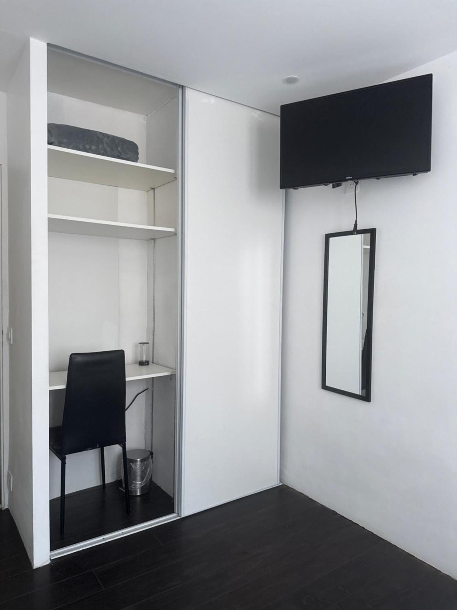 Location De Privee Dans Securisee Privee,parking Gratuit , 1 Minute Du Tramway, A 9 Minute Du Centre Ville, Accessible A Plusieurs Transports * Nice